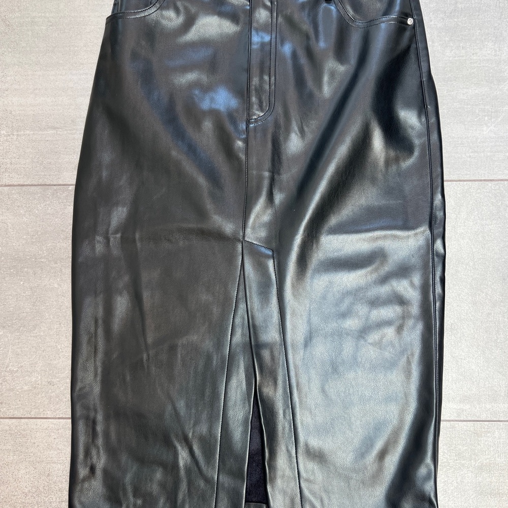 Chic Black Faux Leather Skirt - great style! By 7 For All Mankind, Classic!